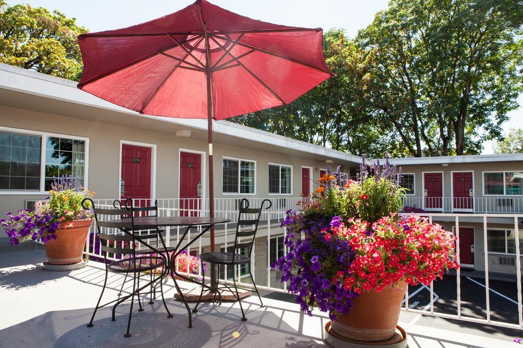 Campus Inn&Suites Eugene Downtown Exterior foto